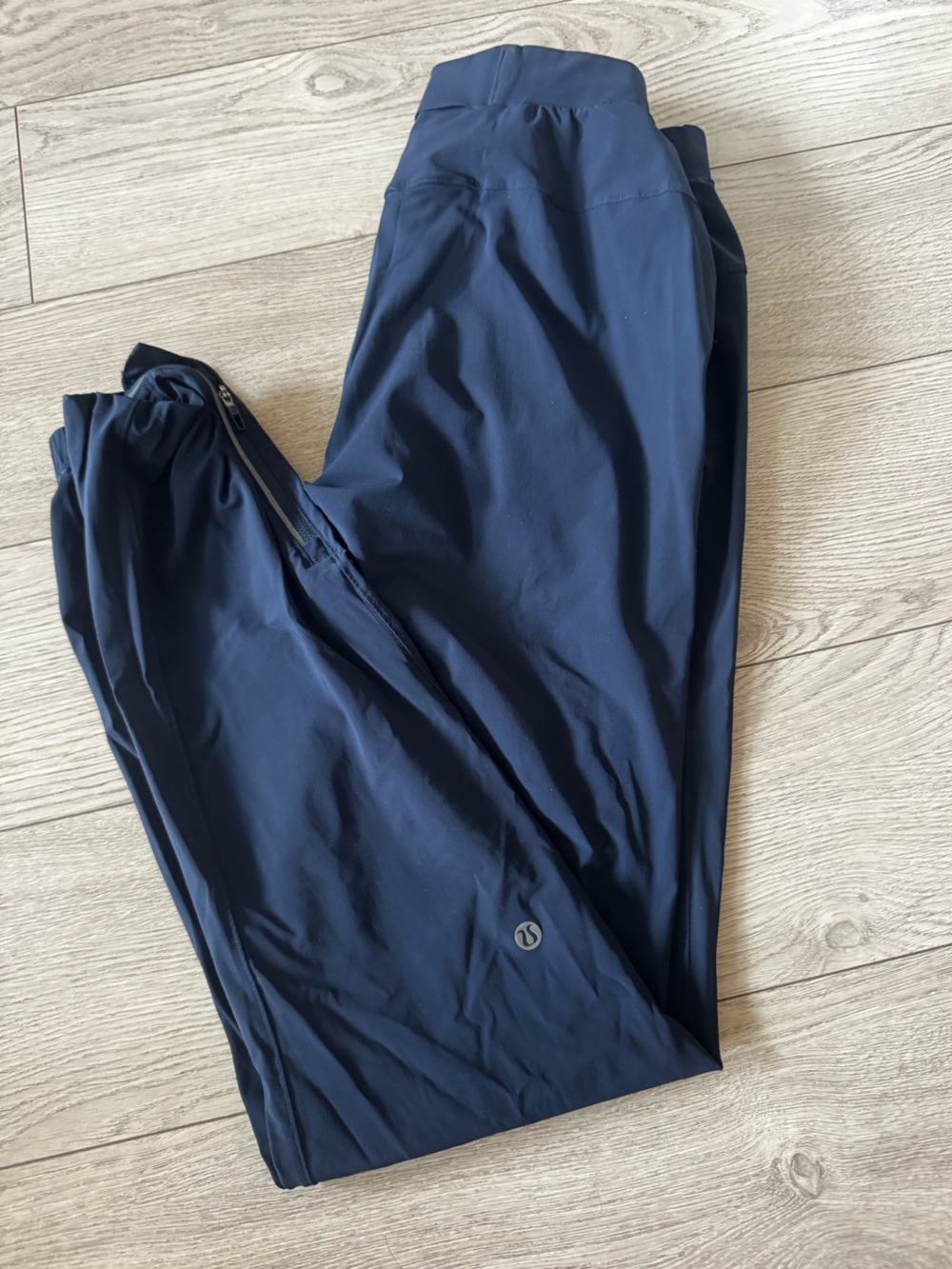 Women’s Lulu Joggers, size small